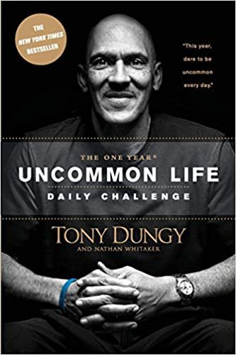 ダウンロード  The One Year Uncommon Life Daily Challenge 本