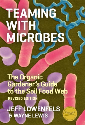 Teaming with Microbes: The Organic Gardener's Guide to the Soil Food Web, Revised Edition (English Edition)