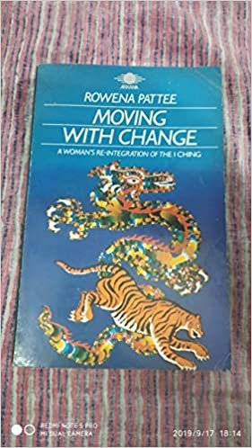 Moving with Change: A Woman's Re-Integration of the I Ching (Arkana S.)