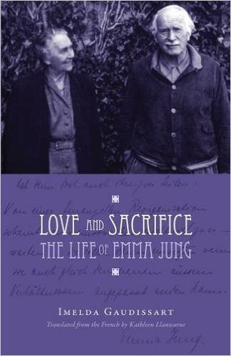 Love and Sacrifice: The Life of Emma Jung [Paperback]