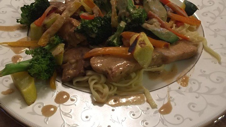 Linguine with Chicken and Vegetables in a Cream Sauce download