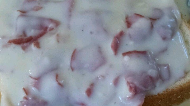 Mom's Easy Creamed Chipped Beef on Toast