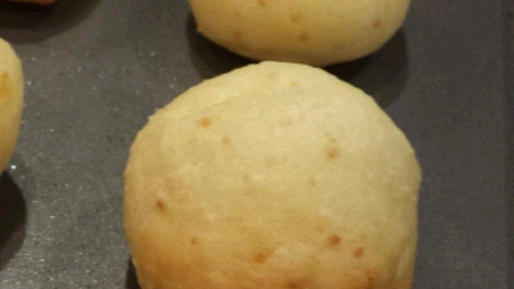 Pan de Queso (Brazilian Cheese Buns)